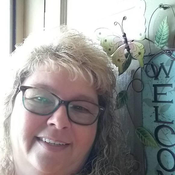 Meet your Posher, Debbie - Picture 1 of 1